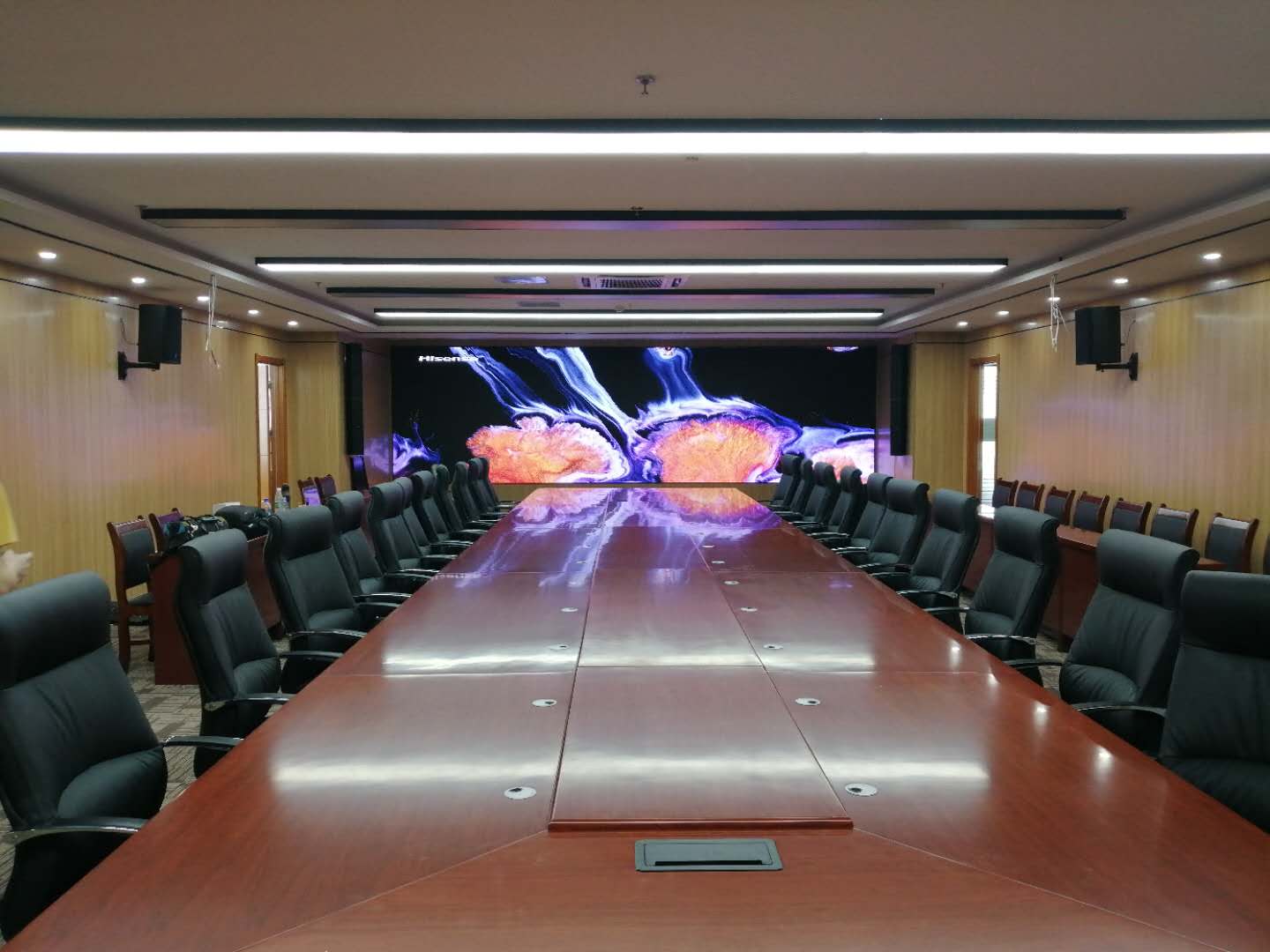 濰坊某事業(yè)單位音、視頻會議集成項目完工，會議辦公、音響系統(tǒng)、1.2小間距顯示系統(tǒng)完美融合